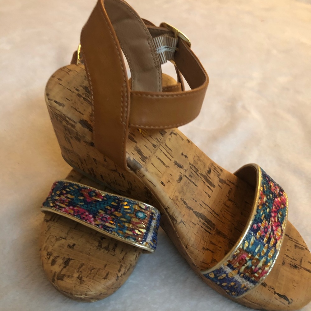 Kids American Eagle bohemian wedges